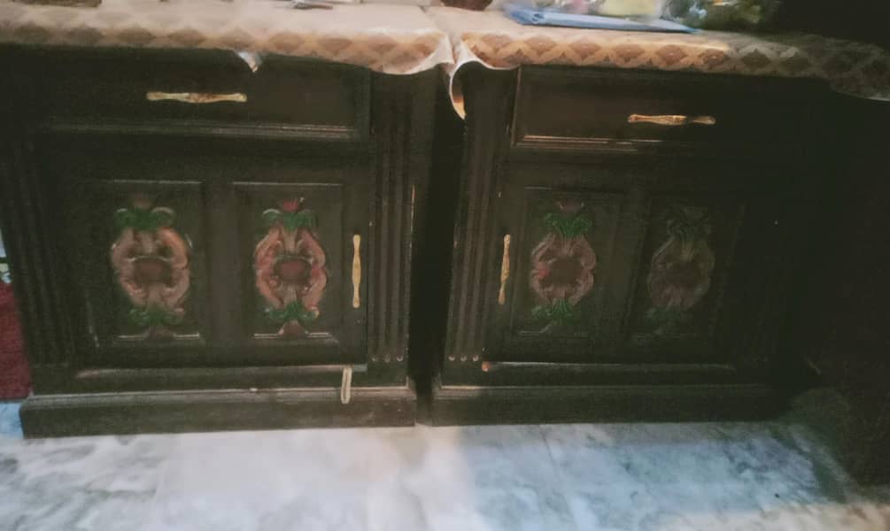 king size bed with side table  and dressing  table 2
