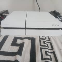 Ps4/825gb/2 controllers