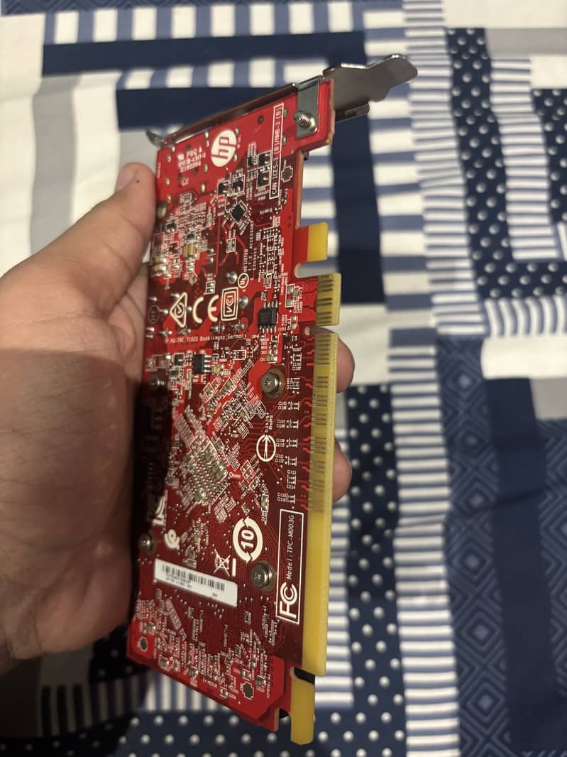 AMD R7 240 2 gb ddr5 1
