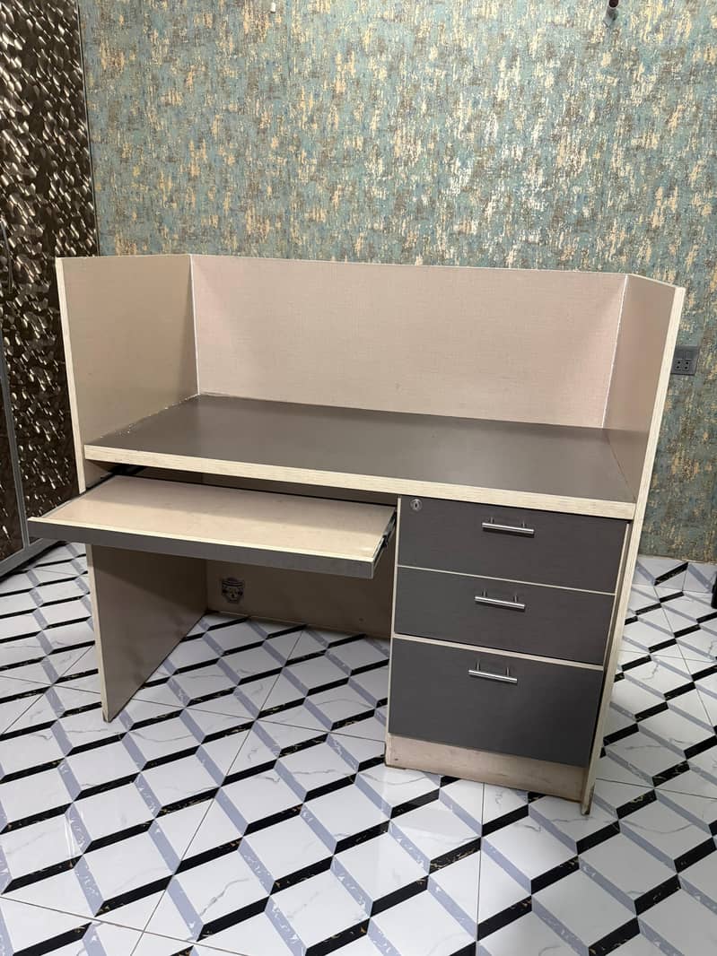 Computer Table 1