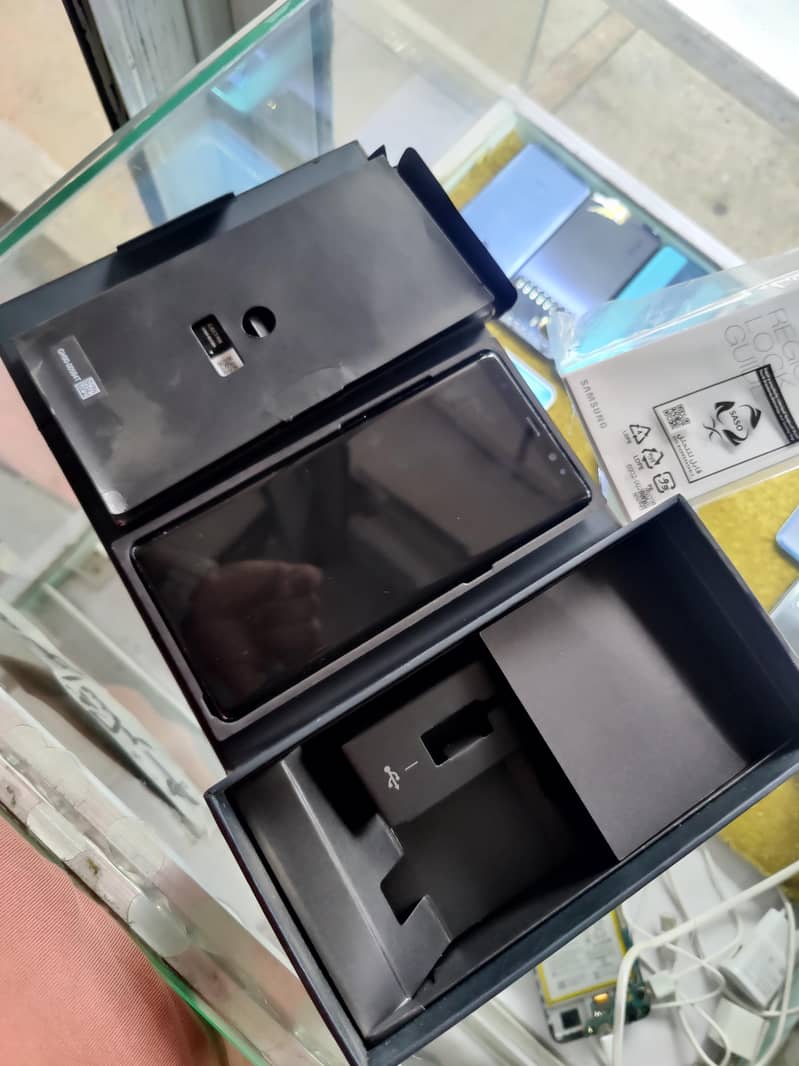 Note 8 6/256 with box 0