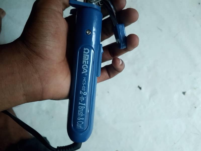 2 in 1 Brush and Curl 1