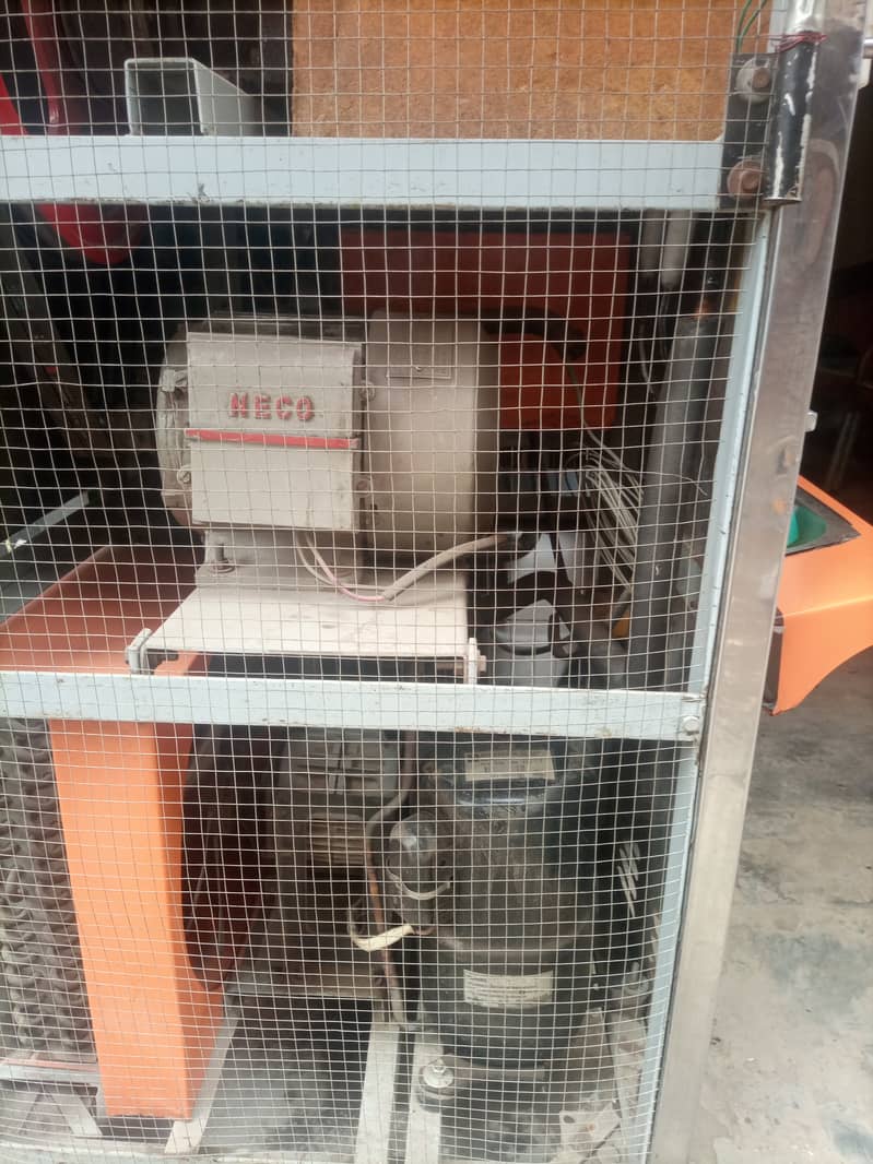 Ice cream machine in use like new. 3