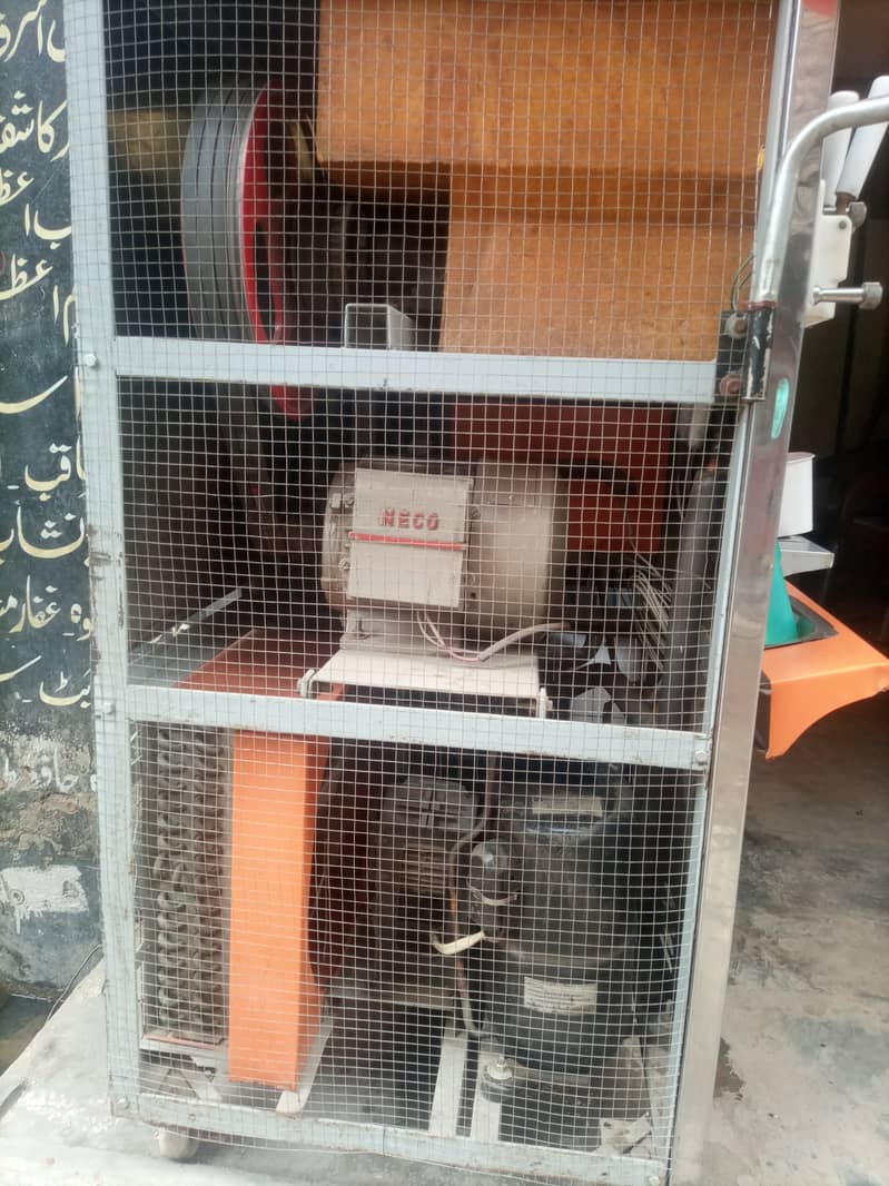 Ice cream machine in use like new. 4