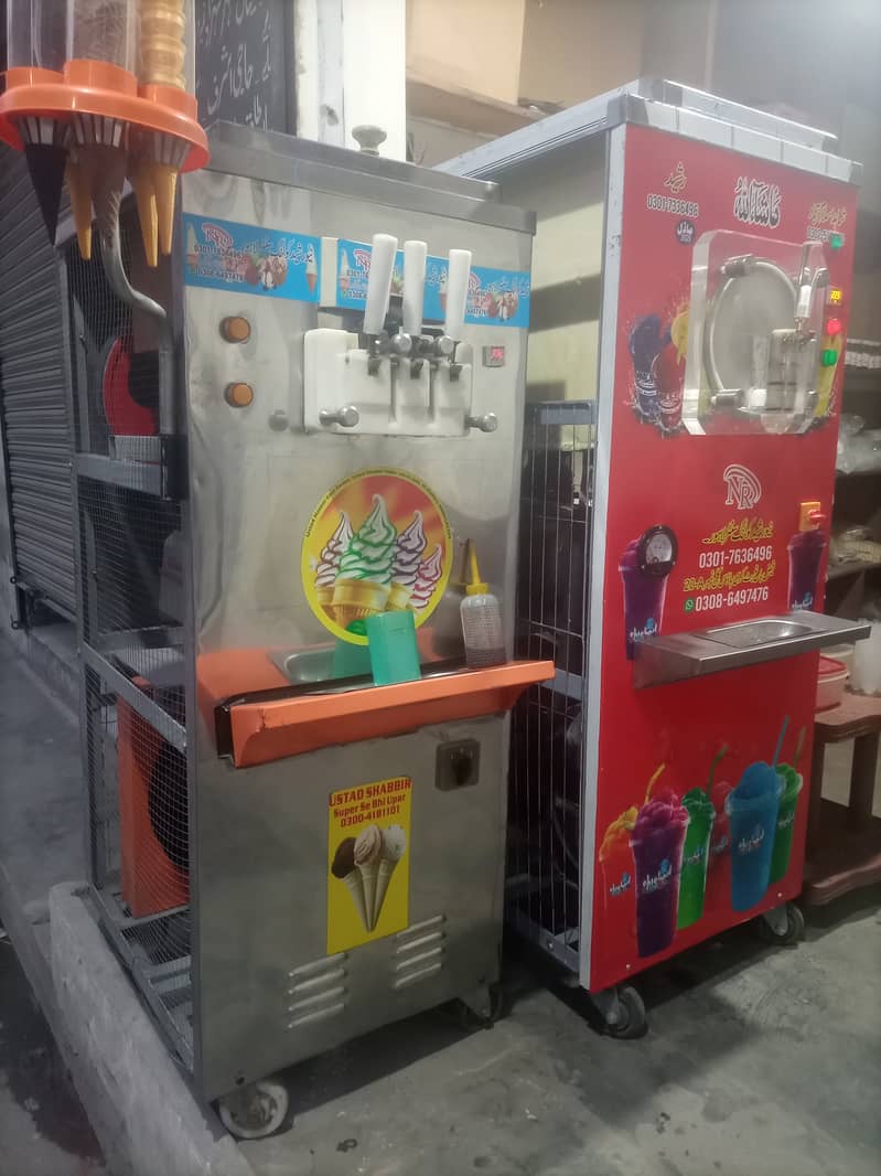 Ice cream machine in use like new. 8