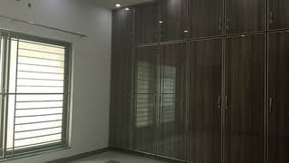 1 kanal House For Rent available