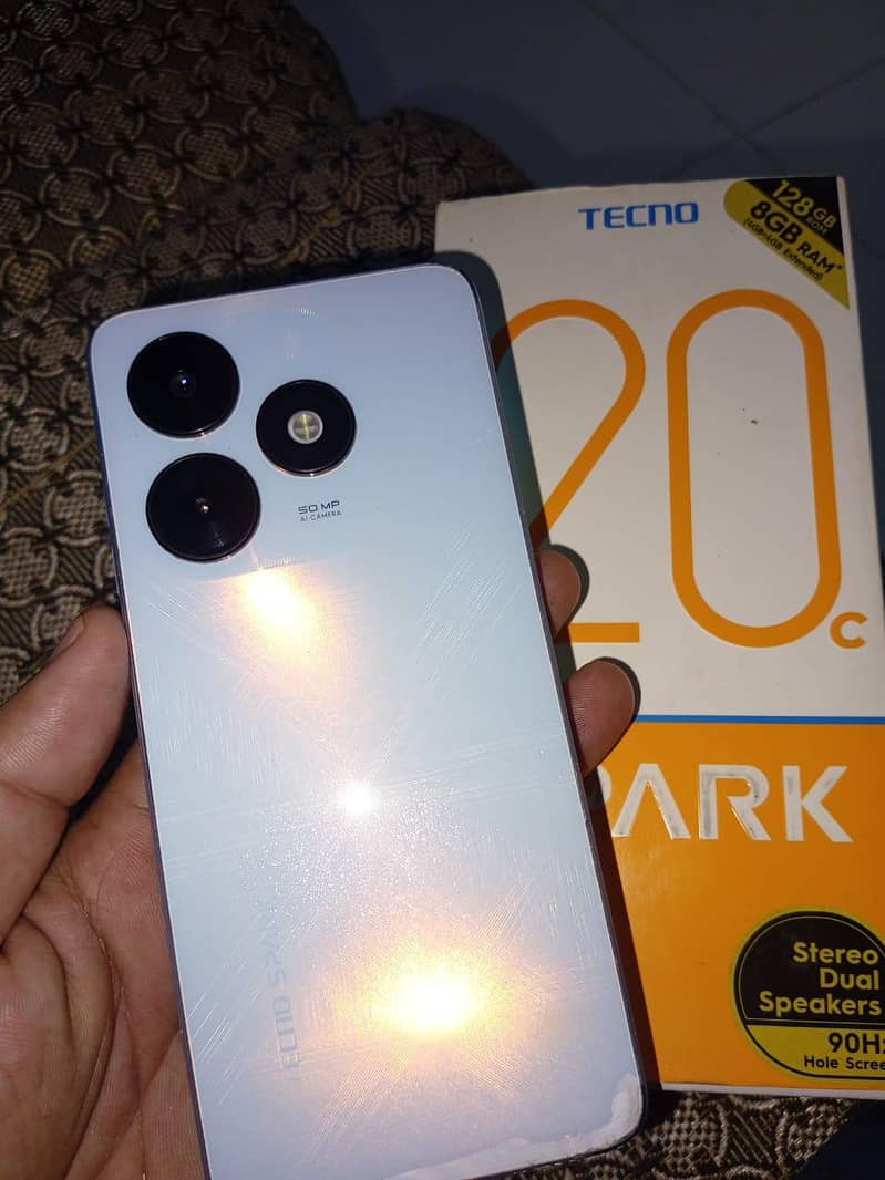 Spark 20c Tecno 4/128gb mobile with box 2
