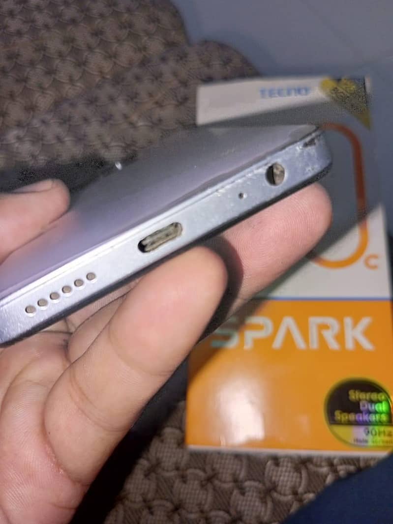 Spark 20c Tecno 4/128gb mobile with box 4