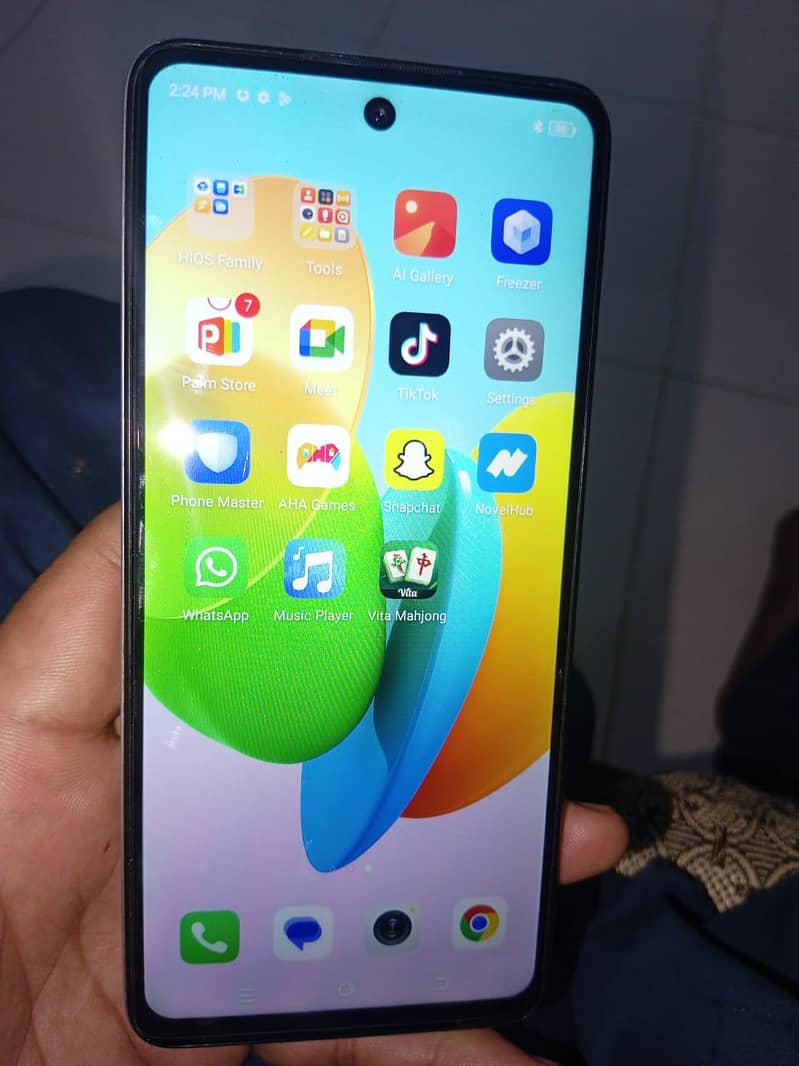 Spark 20c Tecno 4/128gb mobile with box 9