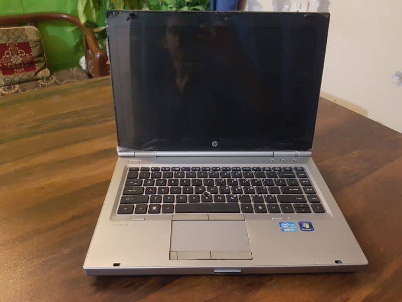 Hp Elitebook 8470P Core i5 3rd with Graphics card 1