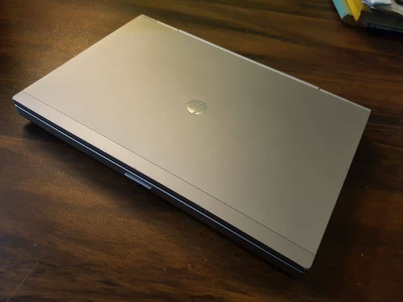 Hp Elitebook 8470P Core i5 3rd with Graphics card 2