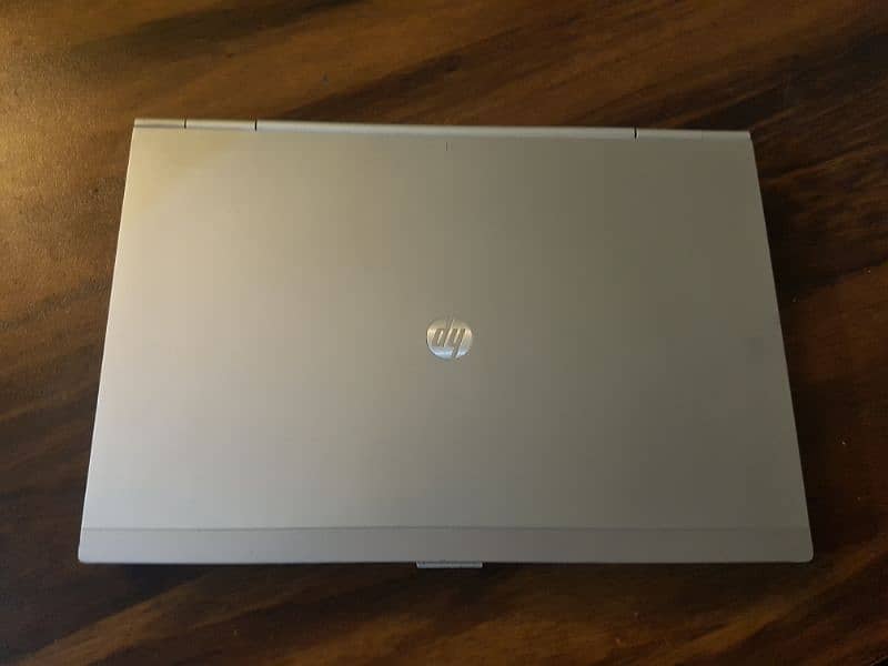 Hp Elitebook 8470P Core i5 3rd with Graphics card 4