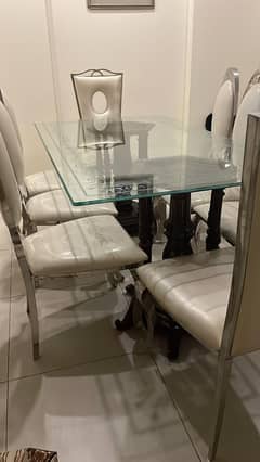 Dining table brand new