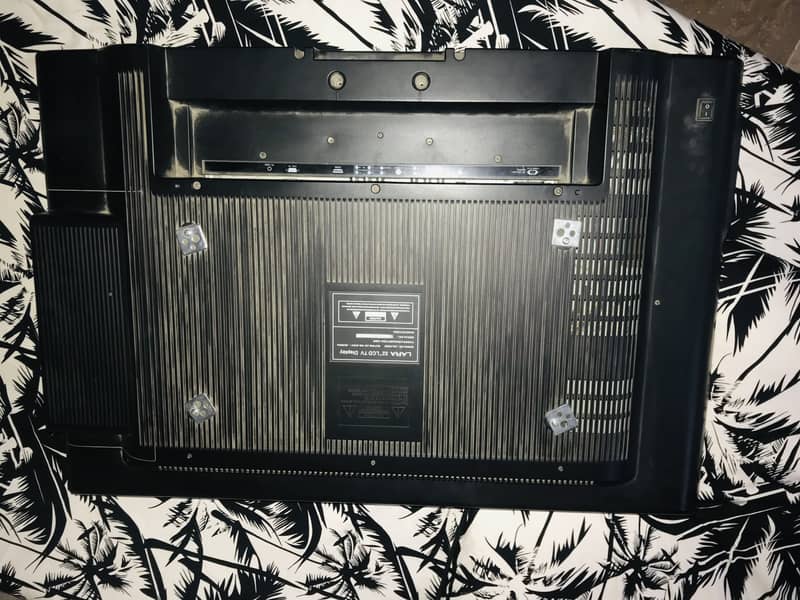 LARA lcd | condition best only panel issue 4