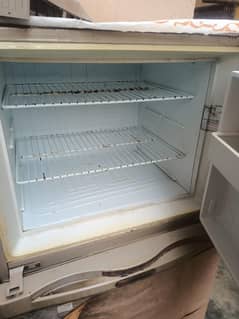 Dawlence ki frige ha working karti ha  ok ha cooling ma