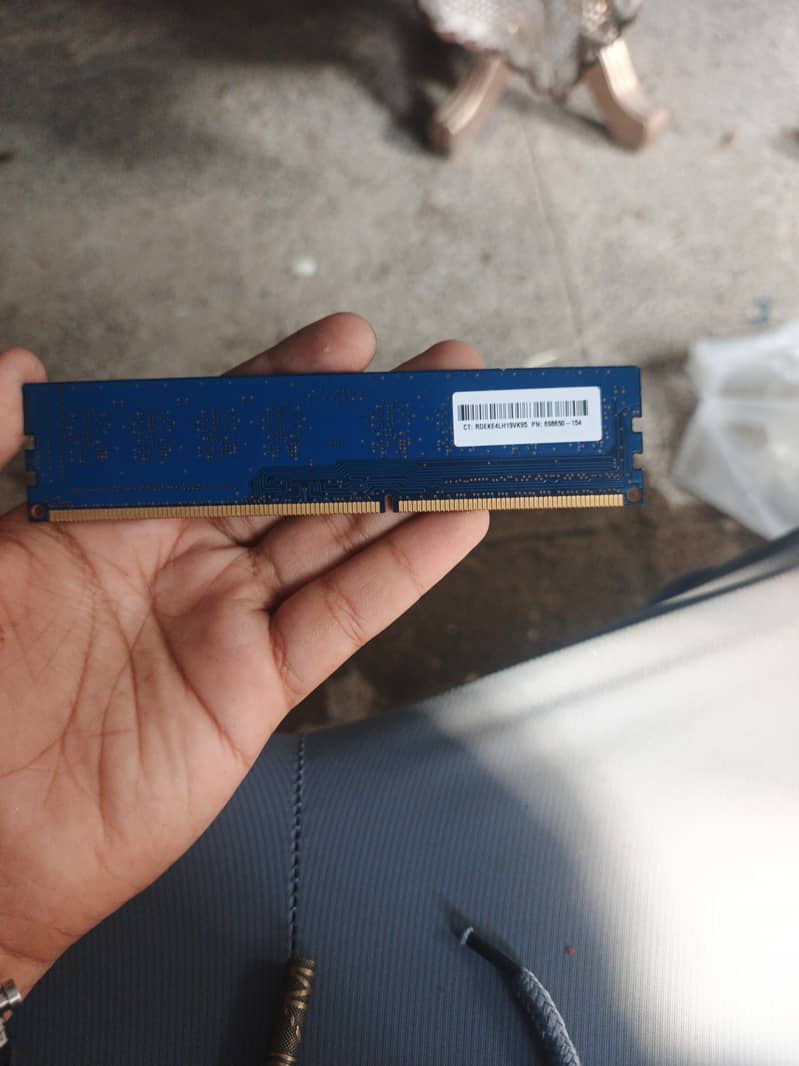 4gb Ram ddr 3 1 month used 1