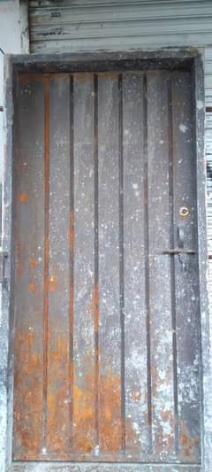 Single Mattal Door With Chogat. (Size 7 fett  By  3 fett 5inch )