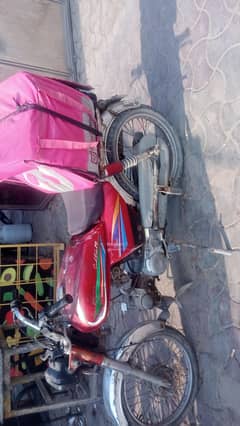 Bike for sell 2016 hunza shakal ki Mari hui ha bike baqi Ander say