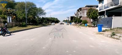 Top City D Block Service Road Plot For Sale / Deal With Owner