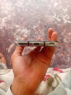 aquos r2