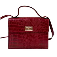 Leather Croc-Embossed Shoulder Bag – With Gold Chain