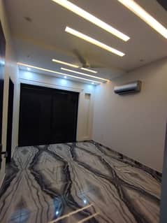 8 MARLA FULL HOUSE AVAILABLE FOR RANT IN BAHRIA ORCHAD B BLOK