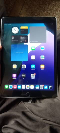 IPAD 9TH GENERATION 64 GB  LOOK LIKE BRAND NEW
