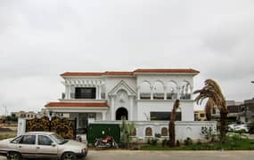 01 Kanal Slightly Used Most Fabulous Architectural Design Bungalow For Sale Having Solid Construction In Dha phase 5 lahore , TOP LOCATION