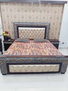 king bed with side tables