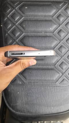 boht acha mobile hai camera outclass hai or curved display hai