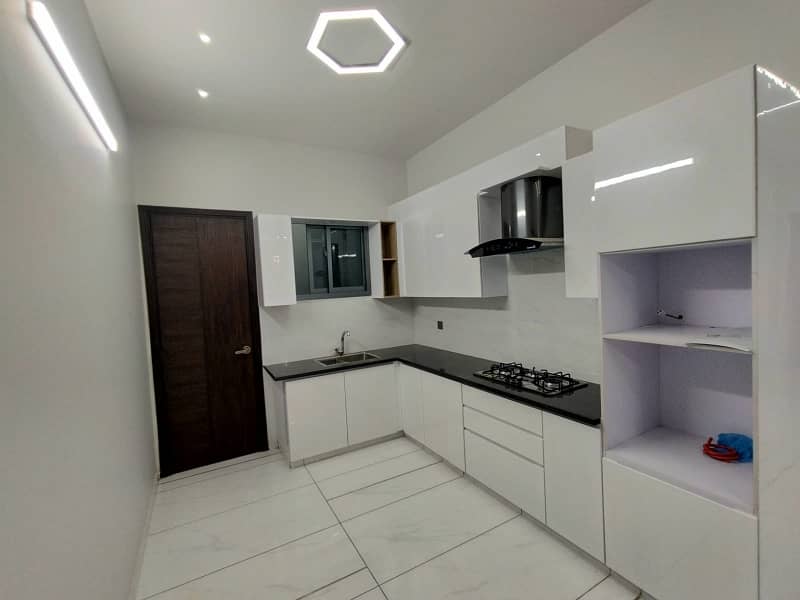 In Gulshan-e-Iqbal - Block 13/C Lower Portion Sized 240 Square Yards For rent 4