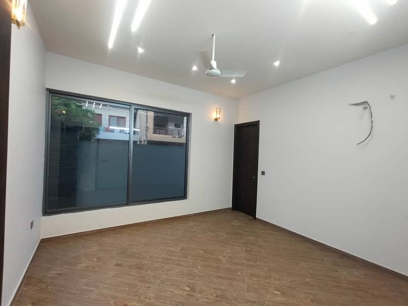 In Gulshan-e-Iqbal - Block 13/C Lower Portion Sized 240 Square Yards For rent 5