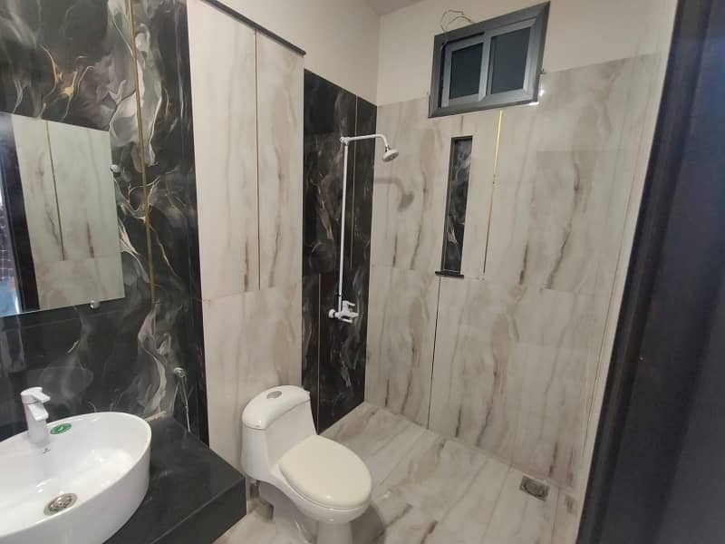 In Gulshan-e-Iqbal - Block 13/C Lower Portion Sized 240 Square Yards For rent 9