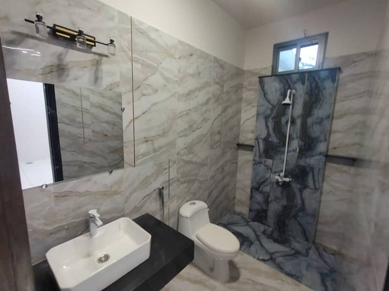 In Gulshan-e-Iqbal - Block 13/C Lower Portion Sized 240 Square Yards For rent 10