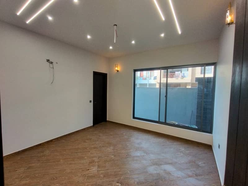 In Gulshan-e-Iqbal - Block 13/C Lower Portion Sized 240 Square Yards For rent 12