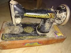 Old sewing machine kafi purani hai jaam bhi hogaye