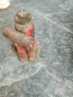 car jack for sale in good and working condition