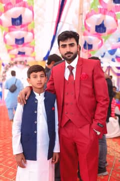 3 pice mahroon color hai