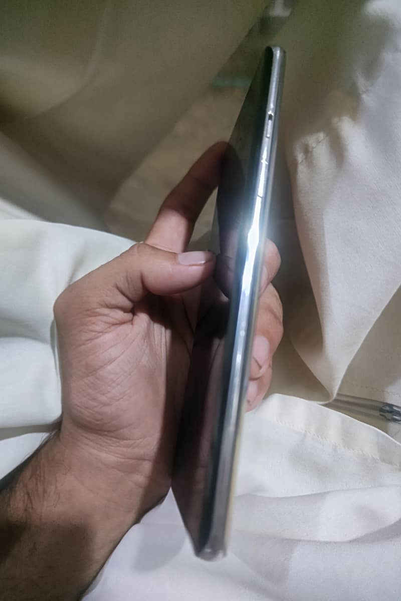 OnePlus 8 white line issues condition 10/10 2
