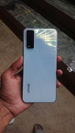 vivo y20 4/64 ha box and charger bhi ha pta officially ha