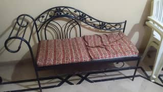 sofa metal 1peice Good condition