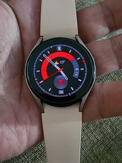 Samsung Galaxy Watch 5 in Excellent condition