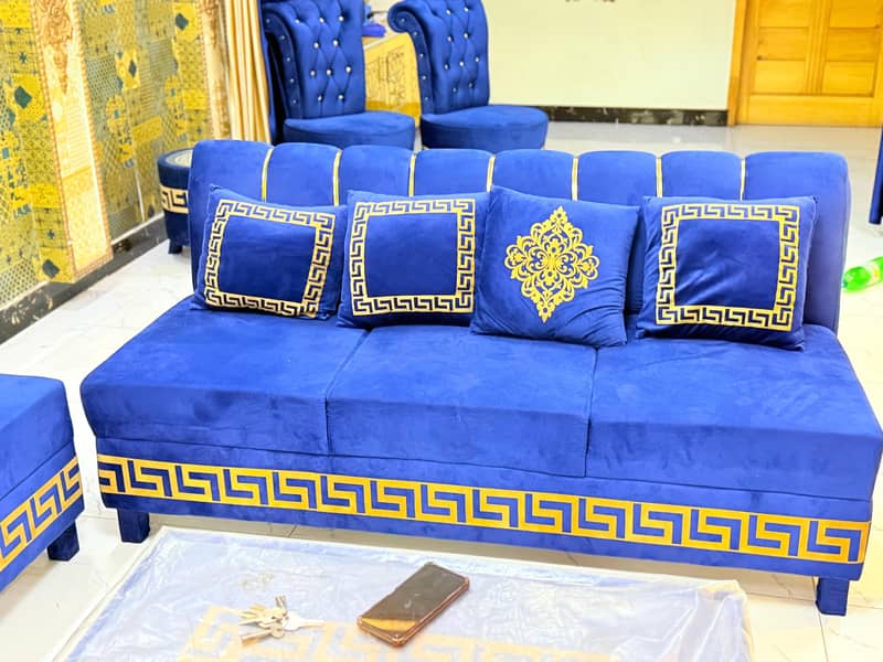 just 2 months used look like new sofa set and 3 tables 10by10condition 2
