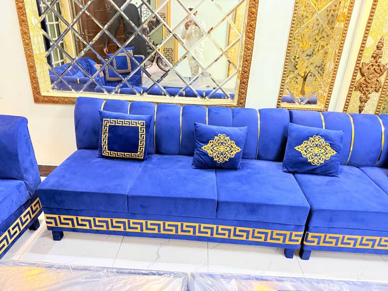 just 2 months used look like new sofa set and 3 tables 10by10condition 3