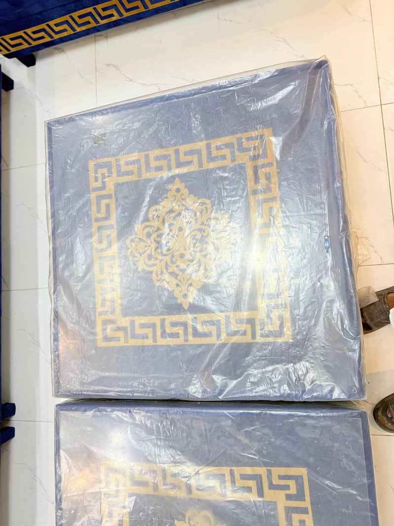 just 2 months used look like new sofa set and 3 tables 10by10condition 6