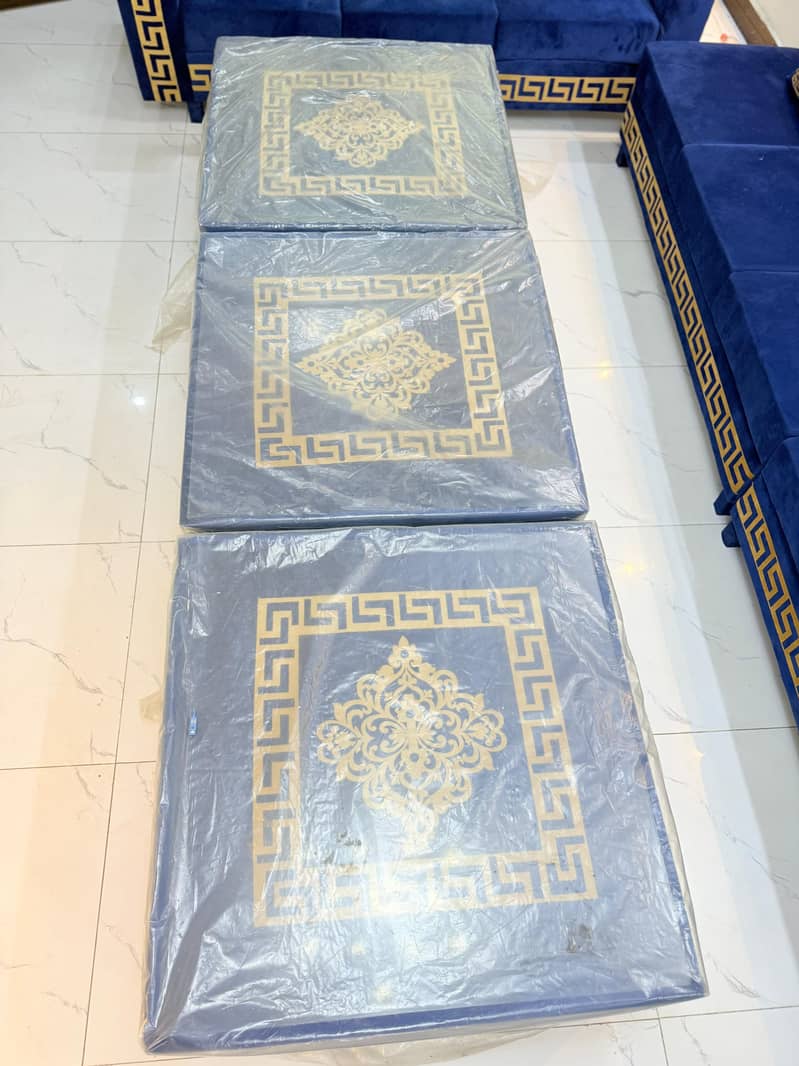 just 2 months used look like new sofa set and 3 tables 10by10condition 9