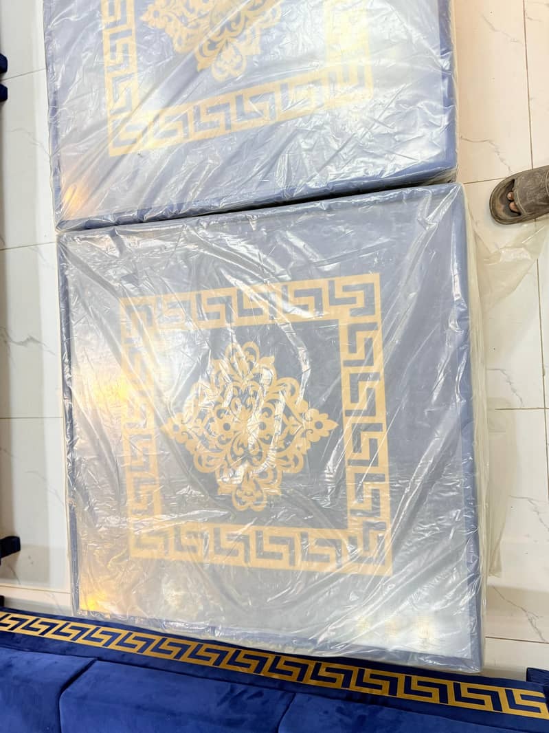 just 2 months used look like new sofa set and 3 tables 10by10condition 10