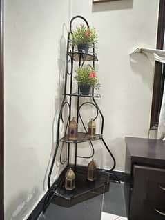 Corner shelf