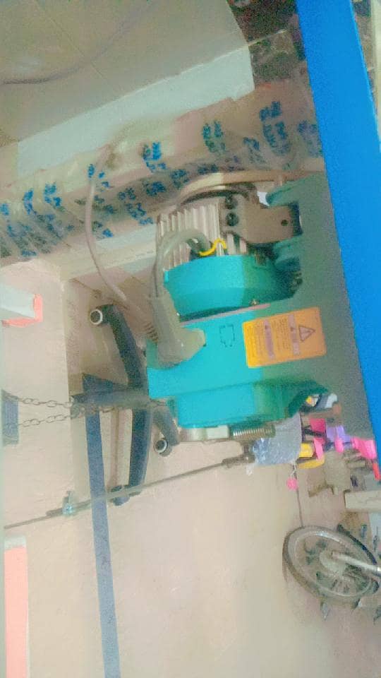 Overlock and Pickow Machine 0