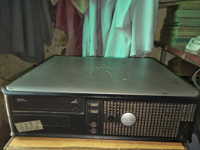core 2 duo, 160 HHD, 2 GB DDR2 RAM,  with free screen and keyboard. 3